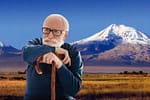 Un pensionar român a cucerit muntele Ararat cu trei pâini și un pet de Frutti Fresh