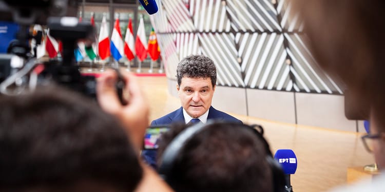 CORESPONDENȚĂ din Bruxelles. Ce a răspuns Nicușor Dan întrebat ce crede el ca fost olimpic la matematică, ajuns președinte în țara care taie bursele la olimpici