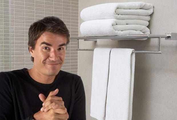 Astupăm gaura din buget! Românii, instruiți să aducă din vacanțe cât mai multe prosoape, șampoane etc