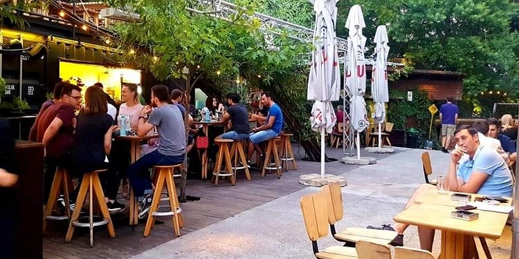 Ce fraier! Patronul clubului Expirat cumpăra pastile din UK, în loc să ceară de la oricine din club