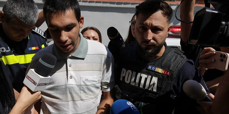 Bărbatul care l-a atacat pe livratorul străin în București, cercetat și pentru propagandă fascistă și legionară. Ce mesaje i-au găsit procurorii
