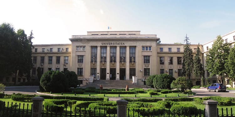 VIDEO Inundație la Facultatea de Drept din București: „M-am trezit cu picioarele în baltă” / Ce spune Universitatea