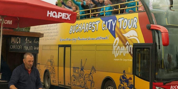 Ţeapă totală. Autobuzul turistic din Bucureşti nu opreşte nici la mici, nici la şaorma