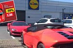 Bătaie la Lidl între şoferul cu Lamborghini şi ăla cu Ferrari pe ultimul parizer redus cu 50%