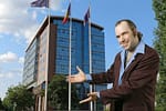 Profesorul Abuzel Rohipnoleanu de la SNSPA, acuzat că pipăie studente