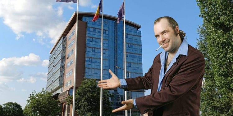 Profesorul Abuzel Rohipnoleanu de la SNSPA, acuzat că pipăie studente