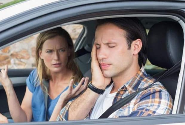 Probă practică nouă la examenul de permis. Trebuie să conduci 2 ore cicălit de o femeie
