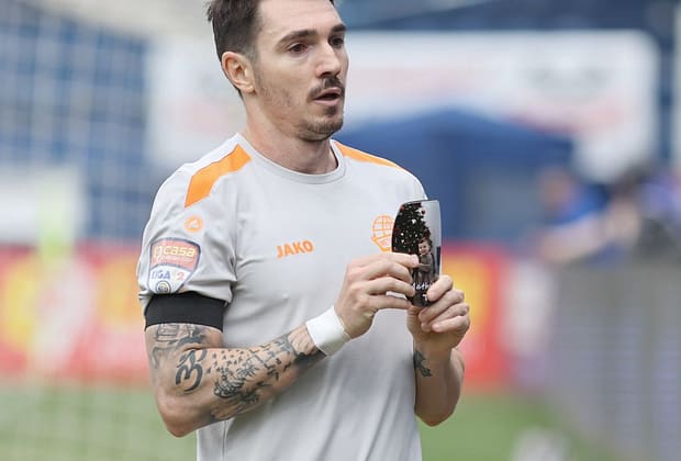 Jucătorii lui Metaloglobus nu l-au uitat pe Luca Manolache: „Ne-a întărit să luptăm și pentru el!”