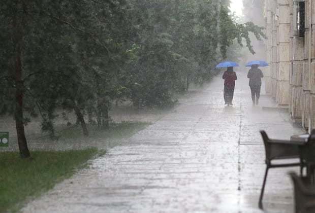 VIDEO O furtună puternică a provocat pagube în Sighetu Maramaţiei: străzi inundate și gospodării afectate