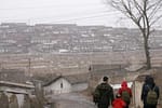 Muncitorii nord-coreeni trimiși în Rusia de Kim Jong-un lucrează în condiții de sclavie modernă. „Lucrează noaptea, pe întuneric, fără echipamente de protecție adecvate“