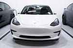 Prima mașină complet autonomă de la Tesla s-a condus singură de la fabrică la client