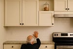 Ordinea constituţională a fost mutată sus, pe dulap, ca să n-o răstoarne Georgescu