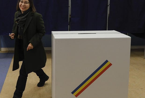 Cine a atras privirile la secția de votare: Războiul paltoanelor din ziua alegerilor