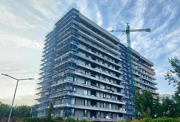 Când vor scădea prețurile la apartamente noi. Mircea Coșea arată un paradox în imobiliare