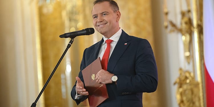 Donald Tusk, deranjat că Trump a cerut ca Nawrocki, președintele suveranist, să reprezinte Polonia în videoconferința cu principalii lideri europeni