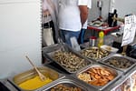 Ultimele hamsii de pe litoral, puse frumos în pungi și pregătite pentru anul viitor