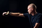 Un american s-a lăsat mușcat de peste 200 de ori de șerpi veninoși, iar acum, după 25 de ani, oamenii de știință l-au luat în serios. Cum poate ajuta gestul său extrem