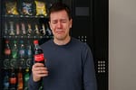 Un român a obținut daune de 1 milion € după ce a nimerit o Cola cu numele Marcel
