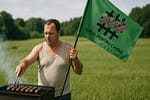 Asociaţia Grătaragiilor dă în judecată Mişcarea Legionară: „Ne-aţi făcut steagul de râs!”