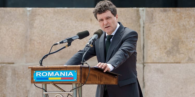De unde ne luăm o politică externă? Nicușor Dan trebuie să deschidă dezbaterea. Destul să spunem că românii nu se pricep