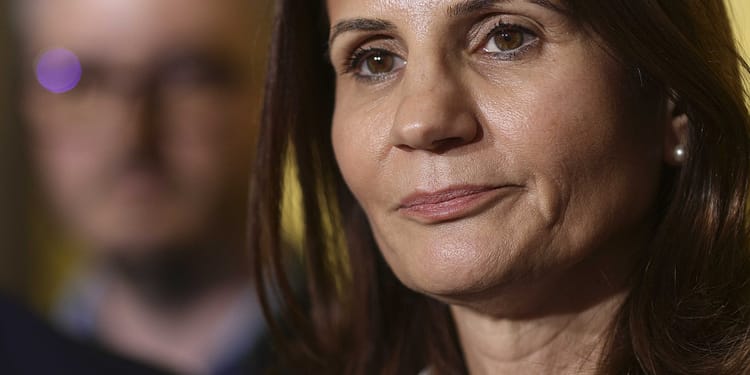 EXCLUSIV. Acum ultimul sondaj AtlasIntel. Ce categorii au împins-o în calcule pe Anca Alexandrescu pe locul 1, aproape la egalitate cu Băluță. Cum stau Cătălin Drulă și Ciprian Ciucu