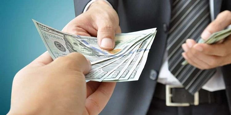 Ca să facă rost de bani, Guvernul va cere fiecărui român „100 de lei până la salariu”
