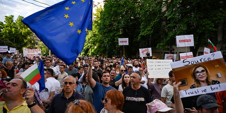 Arestarea primarului liberal din Varna a scos mii de oameni în stradă la Sofia: „Este o parodie de justiție”