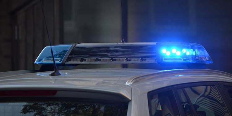 Gravidă în travaliu, escortată de polițiști la spital. Mesajul tatălui recunoscător