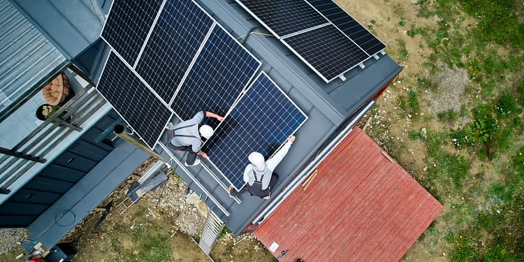 Casa Verde Fotovoltaice: Pentru a reduce deficitul, UDMR propune ceva care i-a iritat pe prosumatori. „Înseamnă a condamna sute de mii de români”