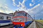 În ce condiții pot merge elevii gratuit cu trenul și cum își pot lua biletele și abonamentele