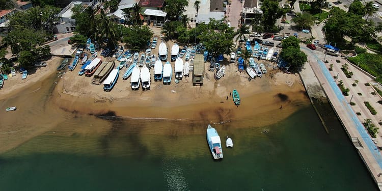 Un uragan major se apropie de coasta Mexicului și riscă să lovească țărmul în această noapte / Autoritățile evacuează stațiunile turistice
