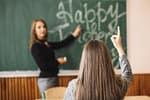 „Profesore, dacă ești plătit pentru 8 ore, stai 8 ore la școală!” Strigătul dascălilor după declarațiile ministrului David: „Am obosit. E devreme, știu, dar am obosit”