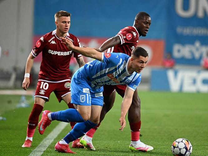 A fost sau nu penalty pentru Rapid, la Craiova: verdictul dat după o fază controversată A fost sau nu penalty pentru Rapid, la Craiova: verdictul dat după o fază controversată