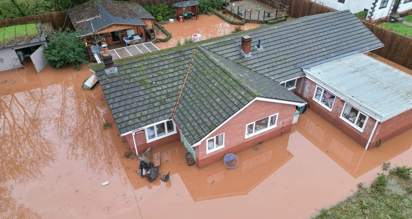 Case inundate în Anglia FOTO: X