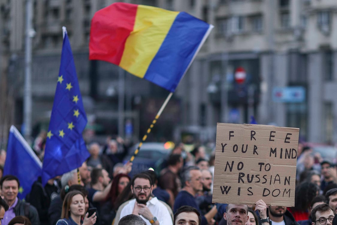 Peste 10.000 de români s-au adunat la mitingul din Bucureşti. Foto Inquam/Octav Ganea