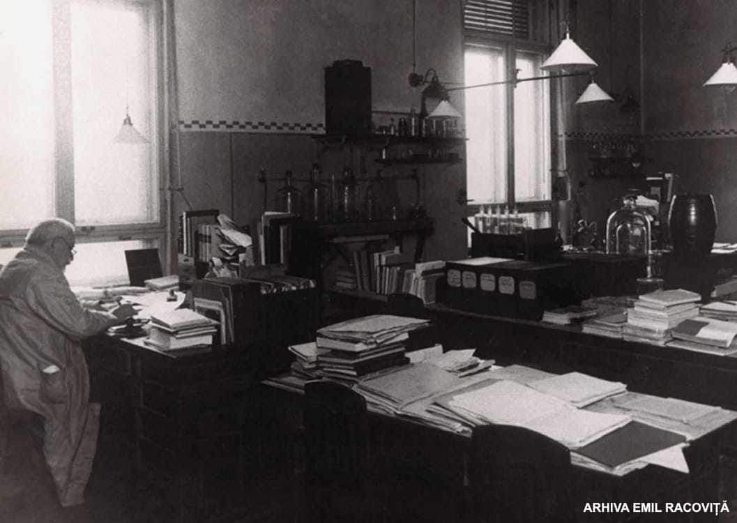 Laboratorul lui Emil Racoviţă. Foto arhivă Emil Racoviţă