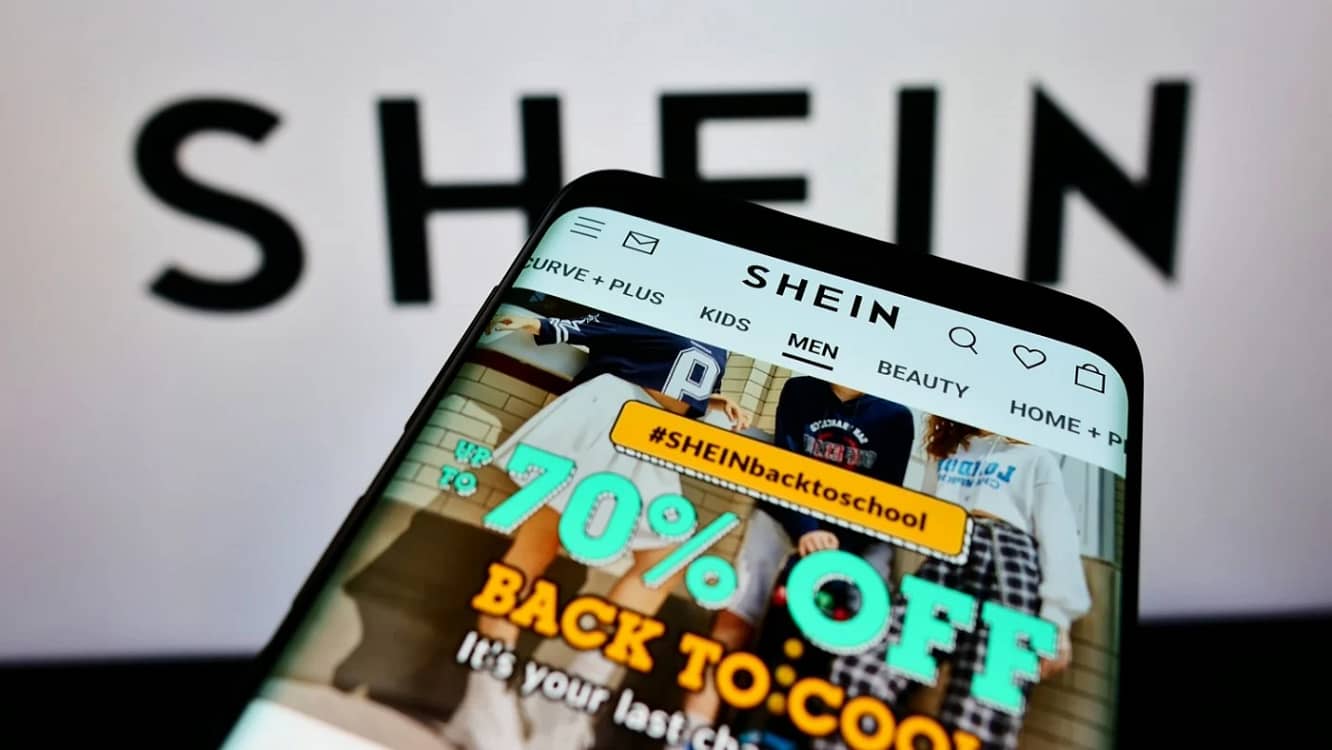 Platforma Shein deschisă pe un telefon