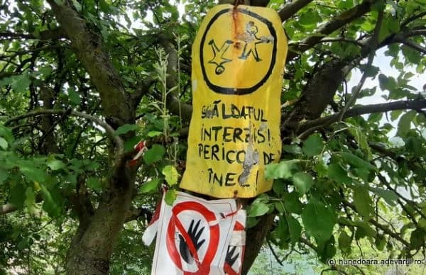 Atenționare pentru turiști. Foro: Daniel Guță. ADEVĂRUL