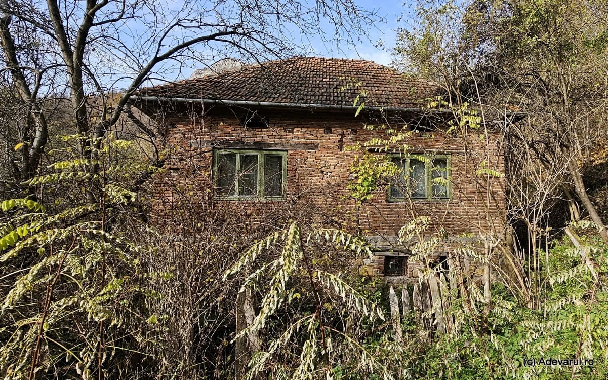 Casă veche în Munții Metaliferi. Foto: Daniel Guță. ADEVĂRUL