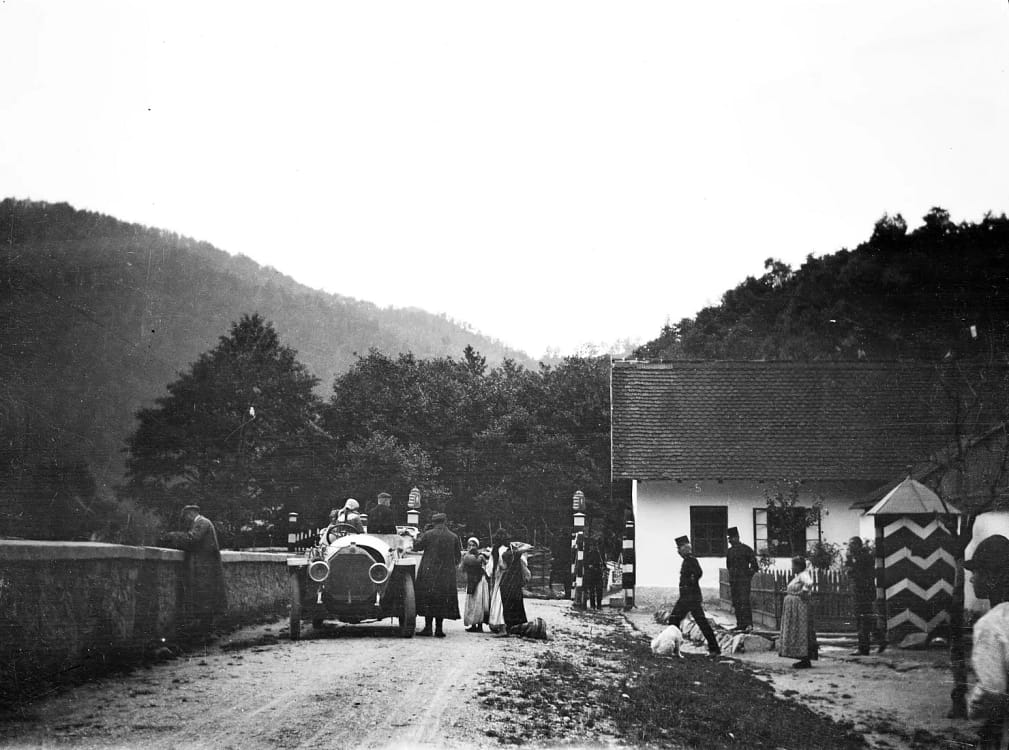 Punctul vamal din Turnu Roșu. Anii 1900. Sursa: Fortepan UWM Libraries