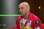 Plătește bani grei ca să înoate noaptea, deasupra rechinilor, în Hawaii. Costurile aventurilor incredibile ale înotătorului Paul Georgescu