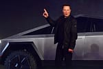 Implicarea lui Elon Musk în politică prăbuşeşte vânzările Tesla. E o scădere fără precedent