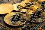 Inteligența Artificială crește puternic piața criptomonedelor. Ce rol au „agenții AI”
