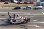 VIDEO Ambulanță răsturnată în accident, cu răniți înăuntru, repusă pe roți de martori. Un medic atrage atenția împotriva unui astfel de gest