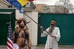 Șamanul American va sosi la București pentru a se întâlni cu omologul său, Stegarul Dac