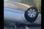 Accident provocat de un șofer de de 90 de ani: Mașina în care se afla s-a răsturnat