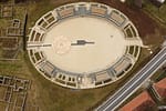 Ironii pe seama amfiteatrului din Sarmizegetusa romană, după restaurare: „Arată mai mult a stadion comunal”