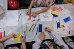 O româncă din diaspora descrie momentul istoric prin care trecem: „Acum are loc o transformare a societății în haite”
