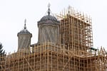 Bijuteriile spirituale ale Argeșului, în restaurare: Mănăstirea Curtea de Argeș și Biserica Domnească primesc o nouă viață