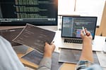 Șeful Microsoft spune că aproape 30% dintre liniile de cod din produsele companiei sunt scrise de AI